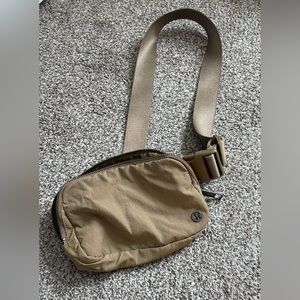 Lululemon belt bag - artifact color